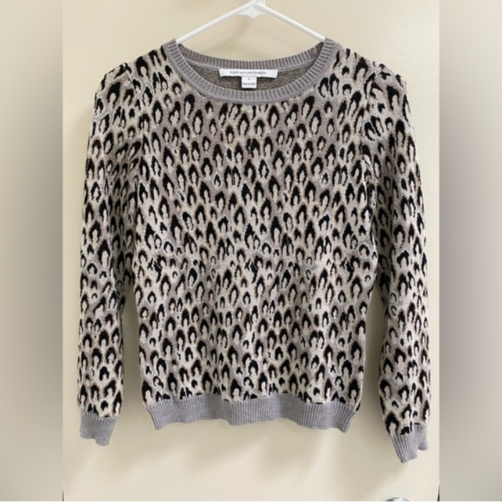 Diane Von Furstenberg Gray and Black Leopard Print Sweater Sz P